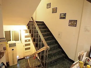 Shinchon Guest House سيول بيت شباب